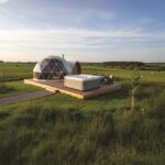 Spa AquaSolus Vacation Cypress dans un jardin